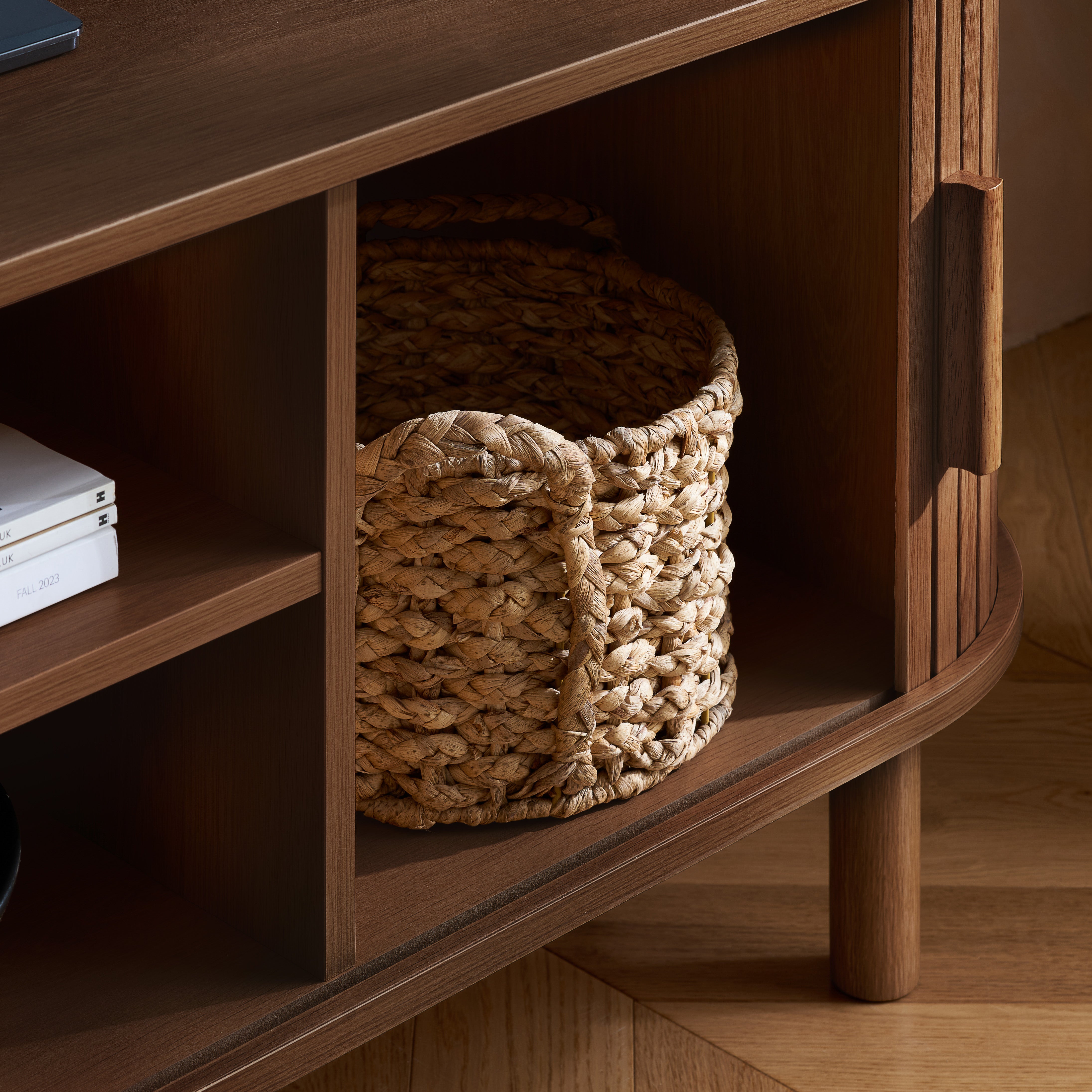 #Colour:Walnut Size:Small