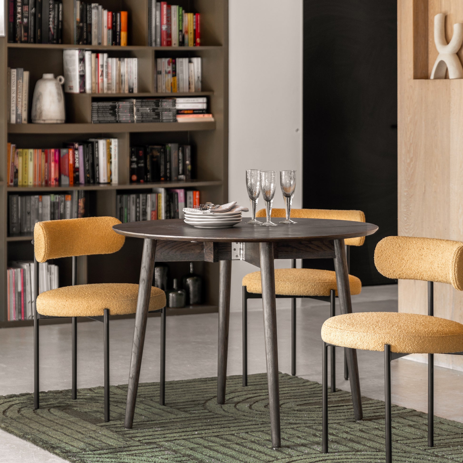 #Size:Round Colour:Smoked Oak