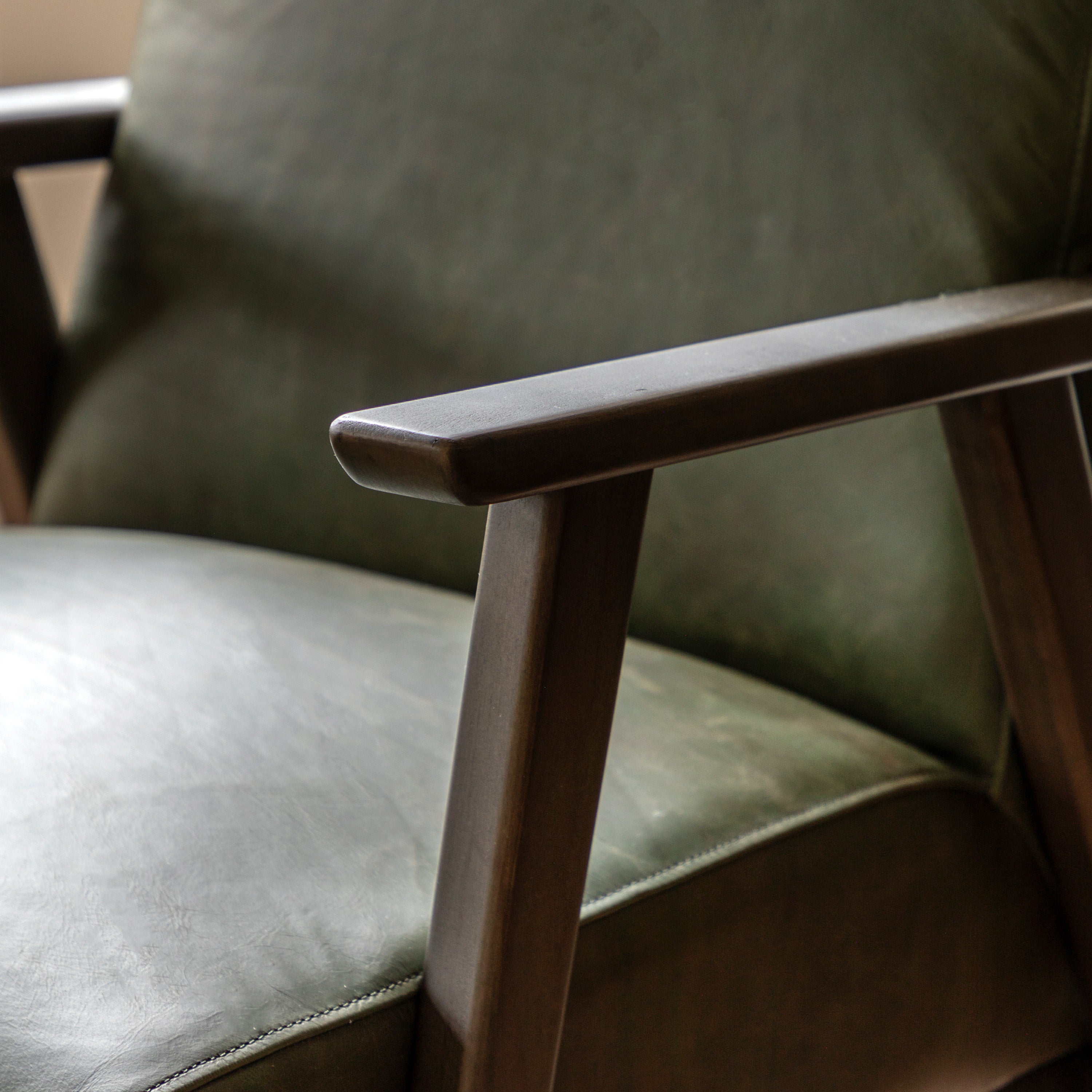 #Colour:Green Leather