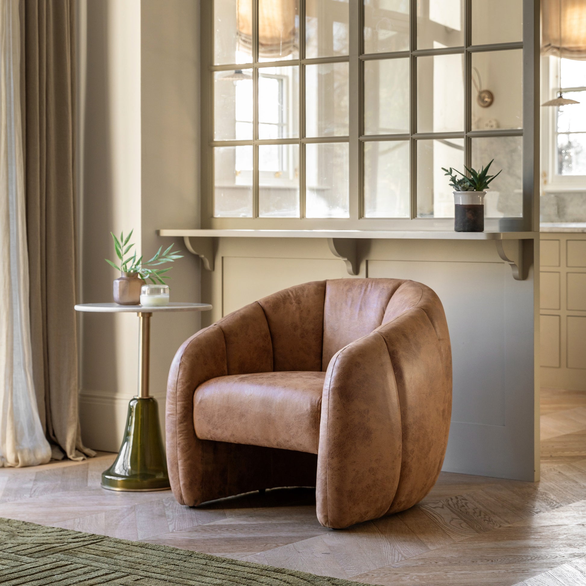 #Colour:Tan Leather