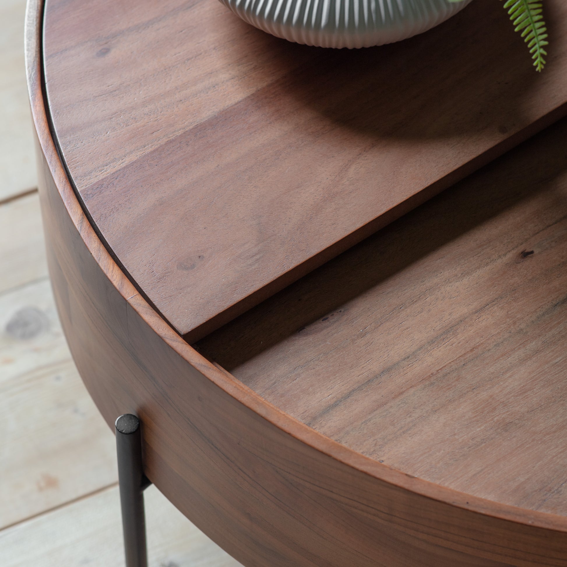 #Colour:Acacia