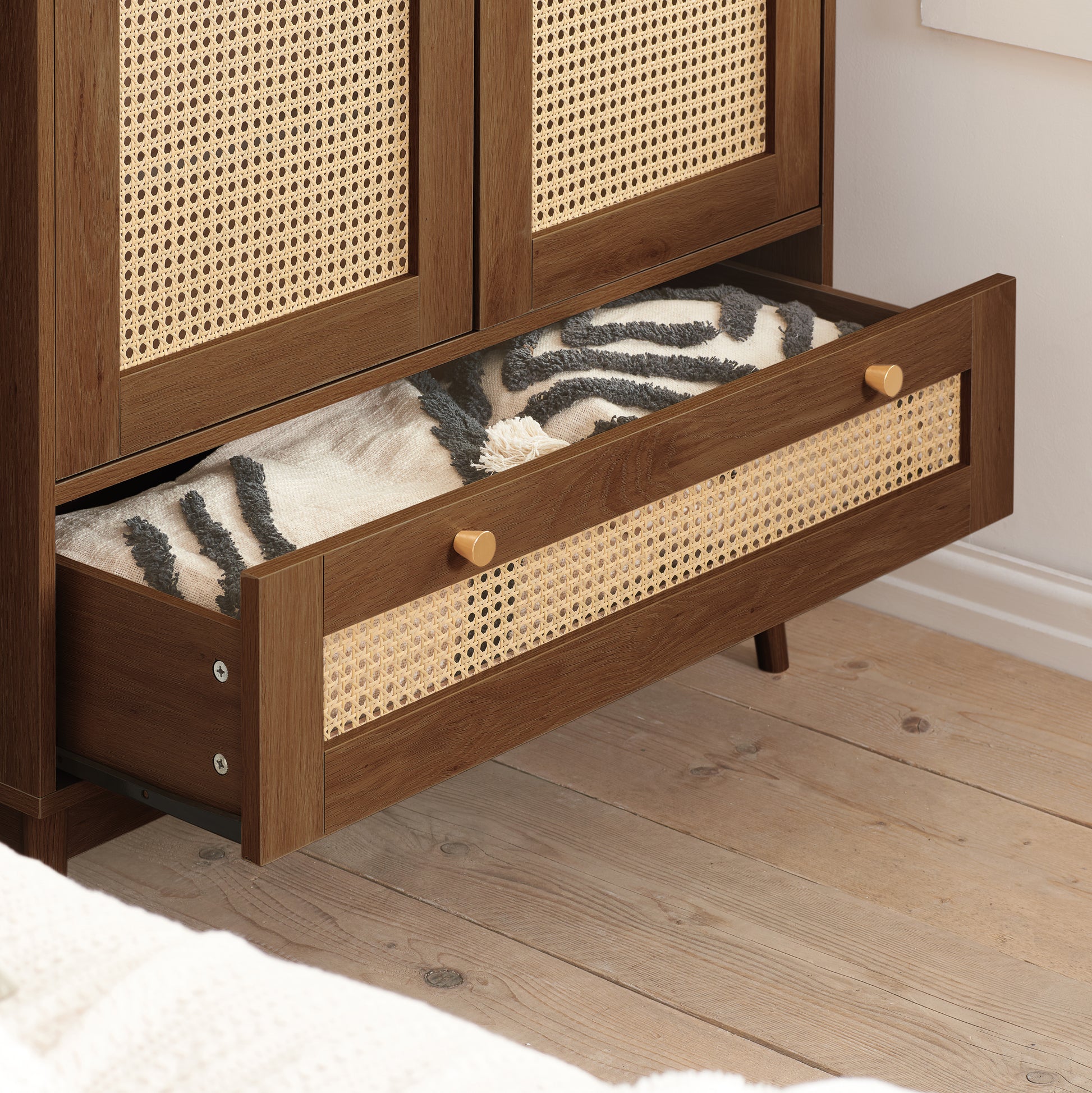 #Colour:Walnut