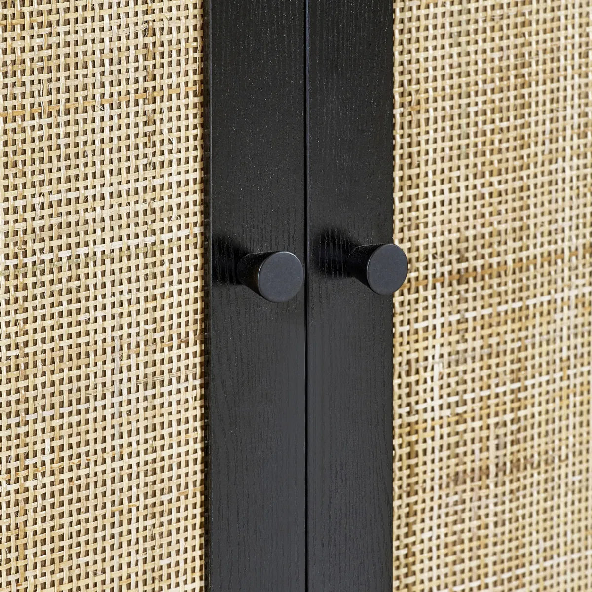 #Colour:Black