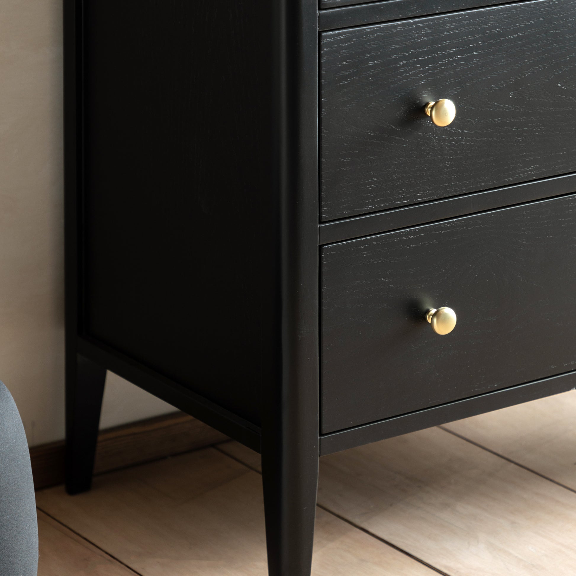 #Colour:Black