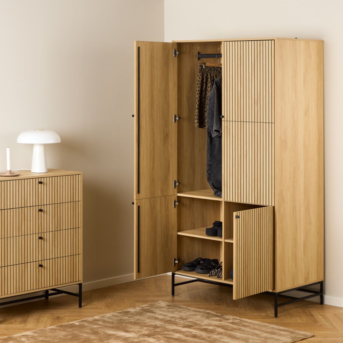 #Colour:Oak Size:4 Door