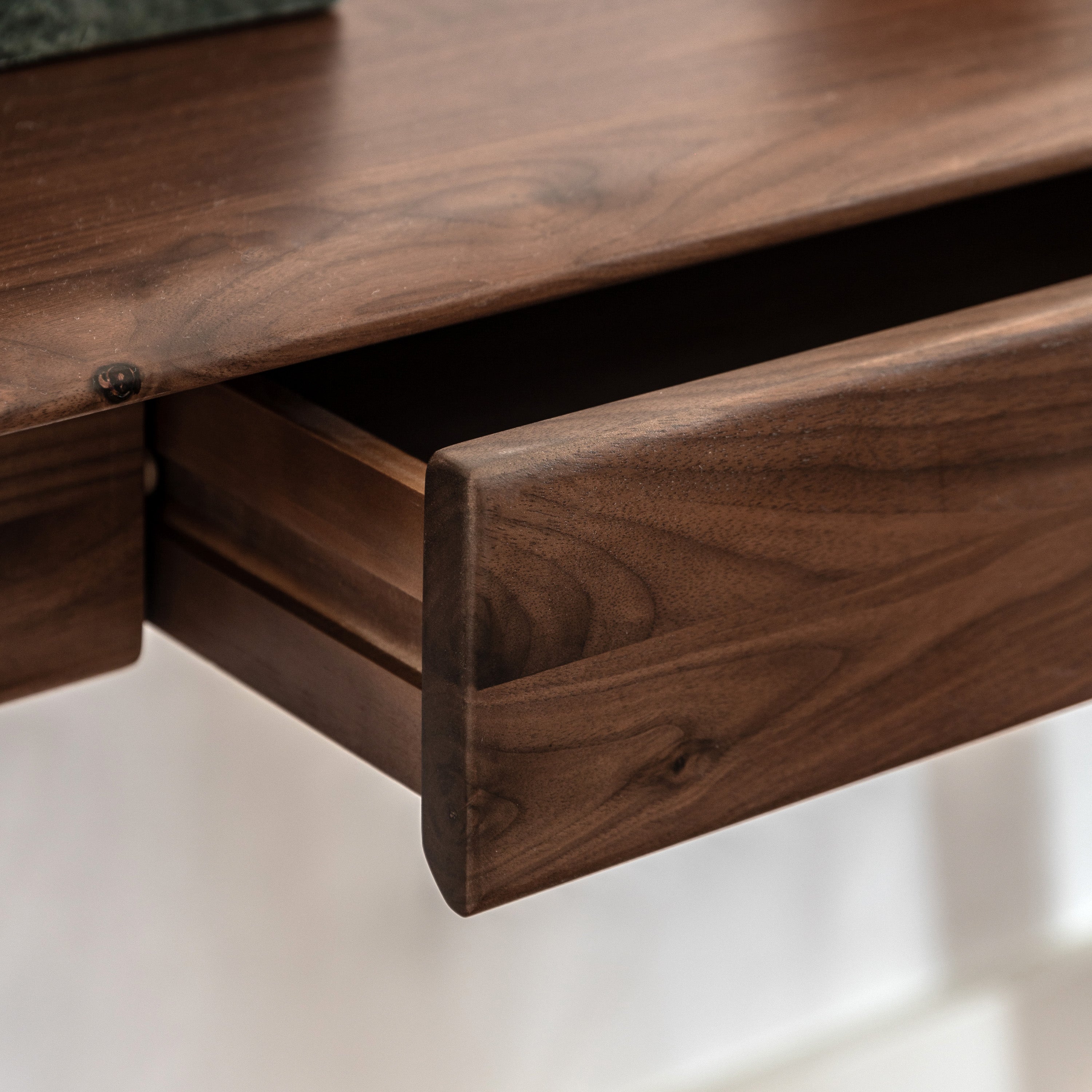 #Colour:Walnut