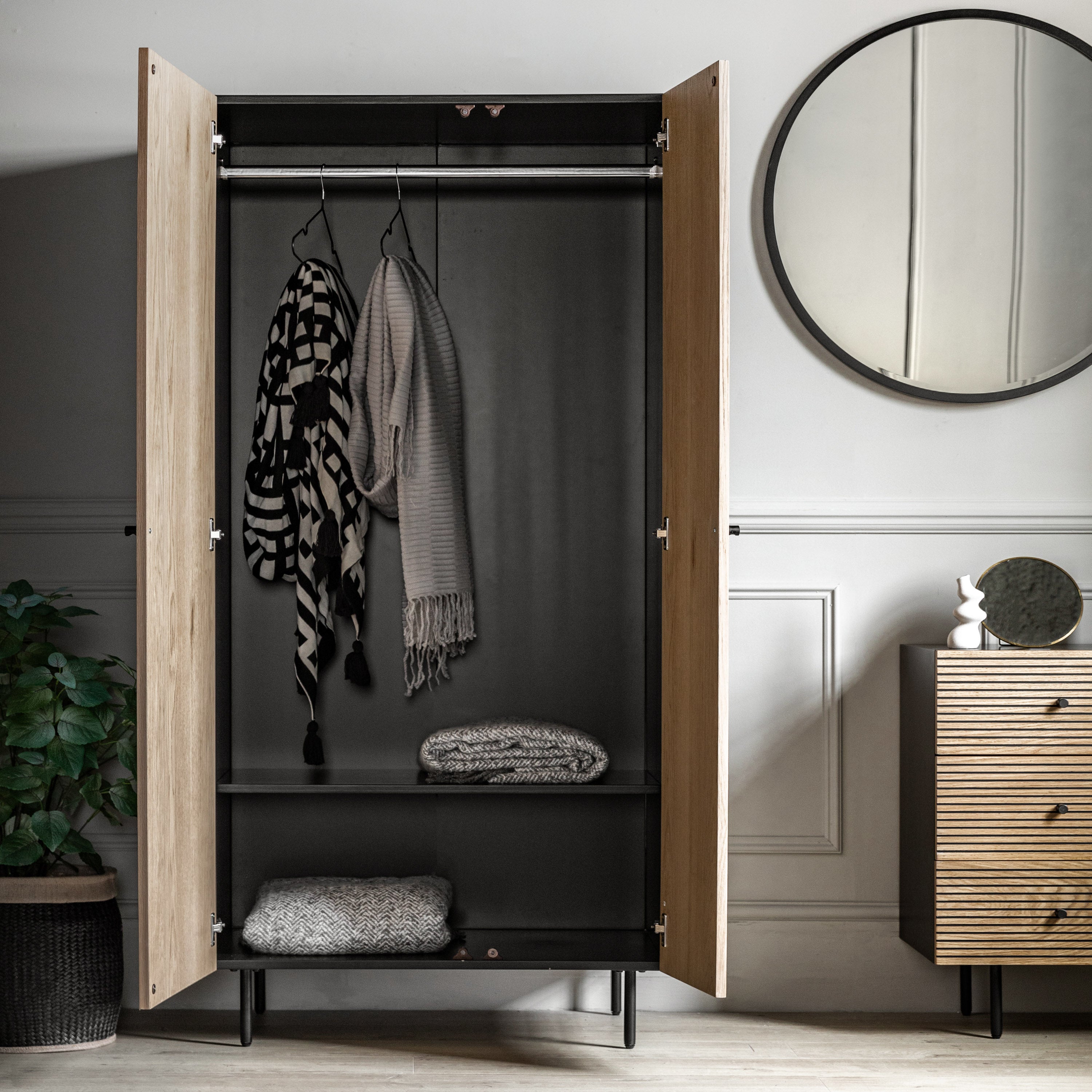 #Colour:Black